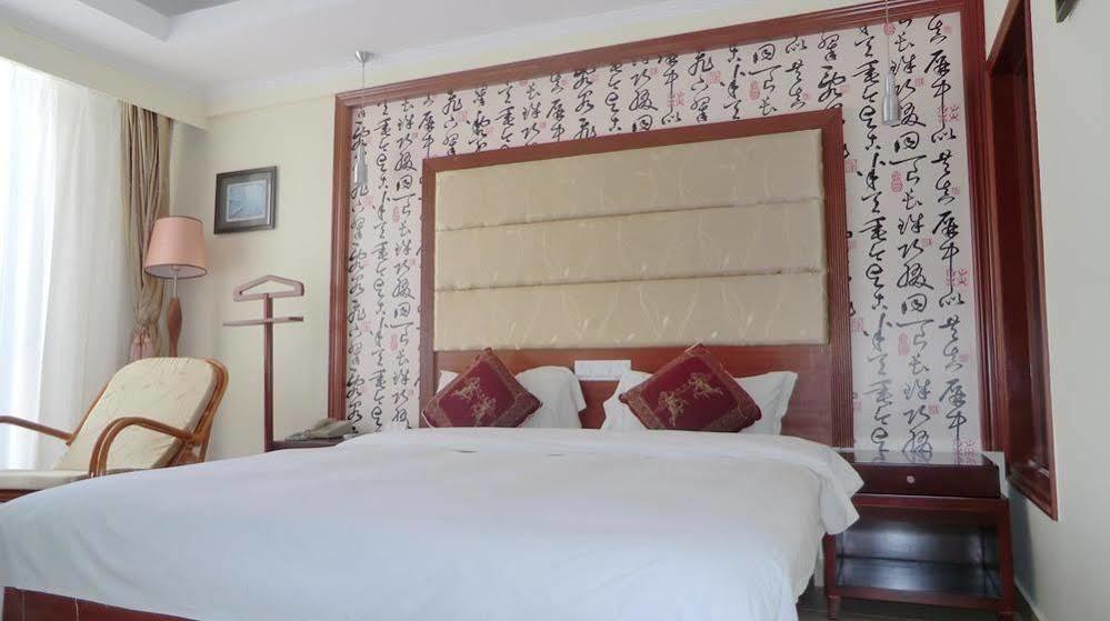 Harvest Seaview Hotel 싼야 외부 사진